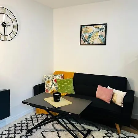 Black Pearl V Apartment