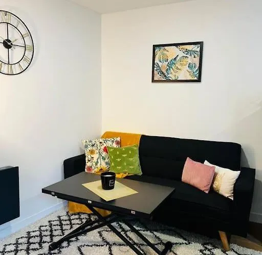 Black Pearl V Apartment